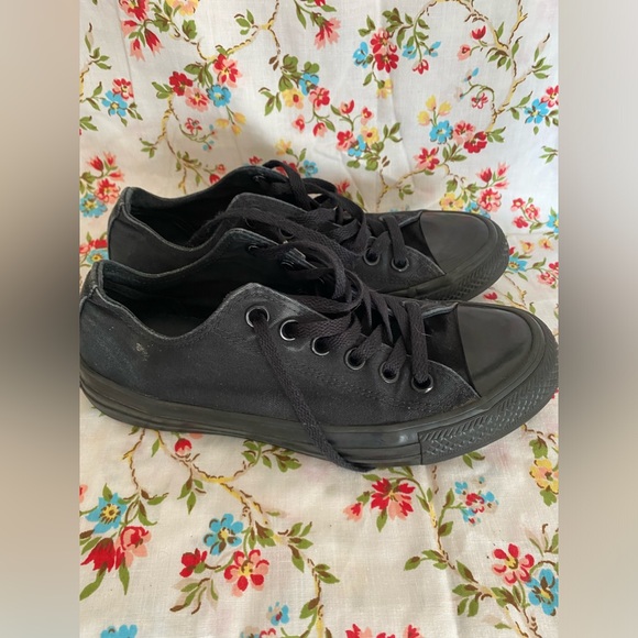 Converse Chuck Taylor, low, all black, size 5.5, great shape! - Picture 5 of 7